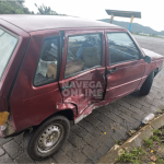 Condutor de Uno cruza rua sem perceber a presença de outro veículo e acaba causando acidente entre três carros em Navegantes