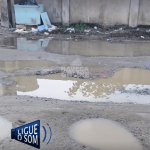 [VÍDEO] Comunidade cobra providências para esgoto a céu aberto após anos de espera em Navegantes