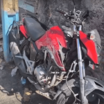 [VÍDEO] Motoboy recebe socos e chutes durante assalto e tem moto roubada