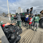 Prefeitura retira 32 toneladas de lixo da restinga em Navegantes