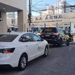 [VÍDEO] Policiais abrem caminho no trânsito de Itajaí e Navegantes para transporte de pulmão destinado a transplante