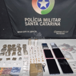 Polícia Militar prende dois suspeitos por tráfico de drogas e apreende entorpecentes