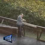[VÍDEO] Homem é flagrado furtando madeiras de deck na orla de Navegantes